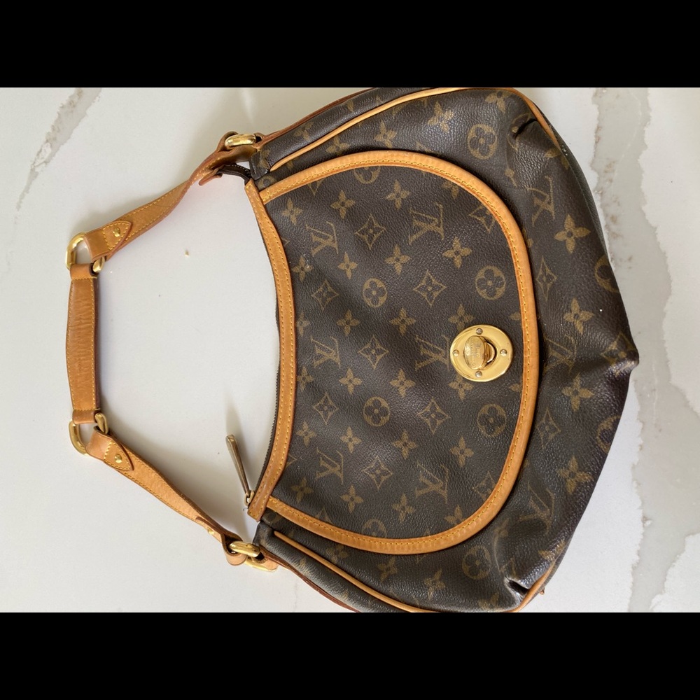 AUTHENTIC Louis Vuitton Monogram shoulder bag